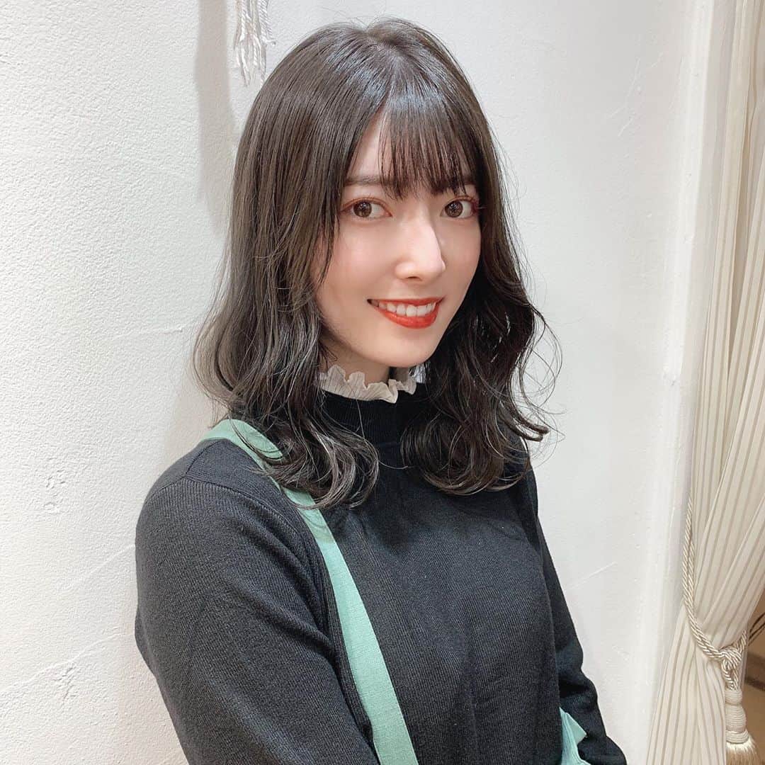 日下部美愛のインスタグラム：「lewinさんに！ 暗くしました‪‪❤︎‬ 最高だ〜〜〜小池さんありがとうございました🥰  #lewin #ダークブルージュ #hair #fashion #makeuptutorial #makeupartist  #instagood #photo #Japan #me #selfie  #instafashion   #맞팔 #사진 #데일리 #데일리룩 #인스타사진 #인스타그램 #일본인」
