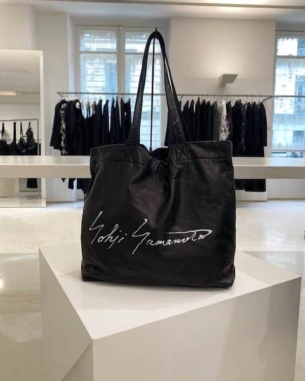 山本耀司さんのインスタグラム写真 - (山本耀司Instagram)「Yohji Yamamoto’s new collections available at Yohji Yamamoto Cambon store.   ▫️ Yohji Yamamoto 4, rue Cambon 75001 Paris  ▫️  10:30 to 7pm - Open to public and for special appointments +33 1 40 20 00 71   #YohjiYamamoto #YohjiYamamotopourHomme #Paris #AW20」10月21日 21時32分 - yohjiyamamotoofficial