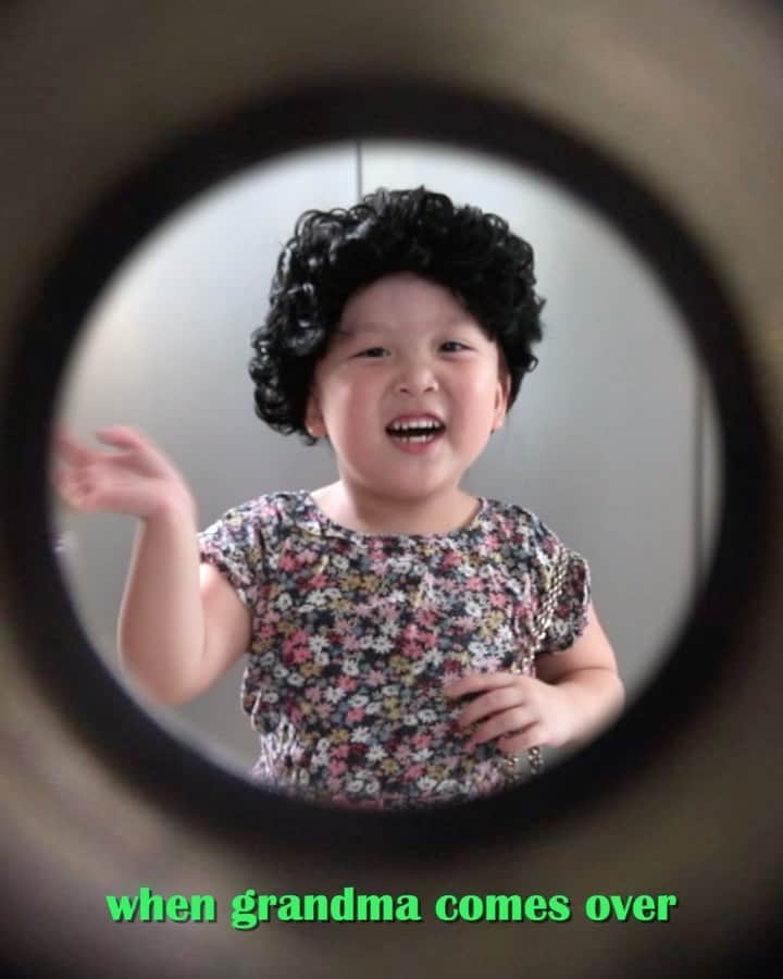 MOMOツインズのインスタグラム：「When granny shows up, you know you have to get the house spick-and-span 🤣  In a household full of kids, the safest products without nasty chemicals is a must, especially when Luke is always putting things in his mouth.  @seventhgenerationsg is made with plant-based ingredients and is a trusted certified EPA safer choice brand, safe enough for the girls to help me out with their own laundry. We have been using the full range for years now!  #7GenSG #SeventhGenerationSG #GenerationGood」