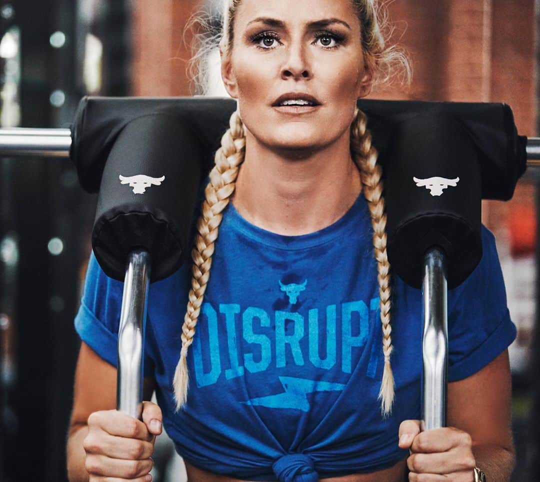 リンゼイ・ボンのインスタグラム：「#OwnYourOutcomes, and I’ll do the same. We’re united by our will and desire to push ourselves to be the best we can be. Check out the new @ProjectRock @UnderArmour collection, available now. #ChooseProgress #projectrock」