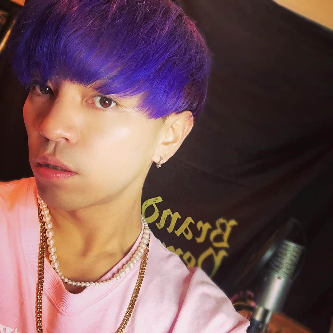 敬太郎さんのインスタグラム写真 - (敬太郎Instagram)「ケミカル！！！👾😈🍆🍇🔮  綾太さんお久しぶりでした✂️  いつもありがとう！！！  皆さんもヘアスタイルは彼にどんどん任せてくれると僕も嬉しいです🦁✨✨」10月21日 21時25分 - keitaro_bnv_0507