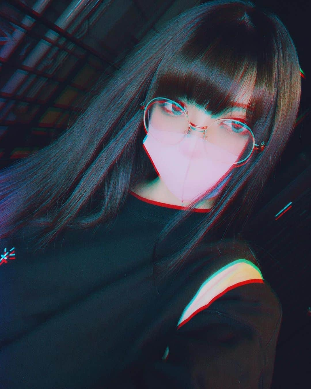 モ。ちゃんのインスタグラム：「🖤🖤🖤  .  #newhair #原宿  #月額制ヘッドスパ #ストレートヘア #前髪カット #パッツン前髪 #黒髪 #ロングヘア #自撮り #selfie #カラコン #makeup #natural #japanesegirl #instapic #selfie #女子力 #グラドル自画撮り部  #ミスid #instapic #instaphoto #japanesegirl #followforfollowback #l4l #팔로우환영  #셀카그램 #フォロー希望」