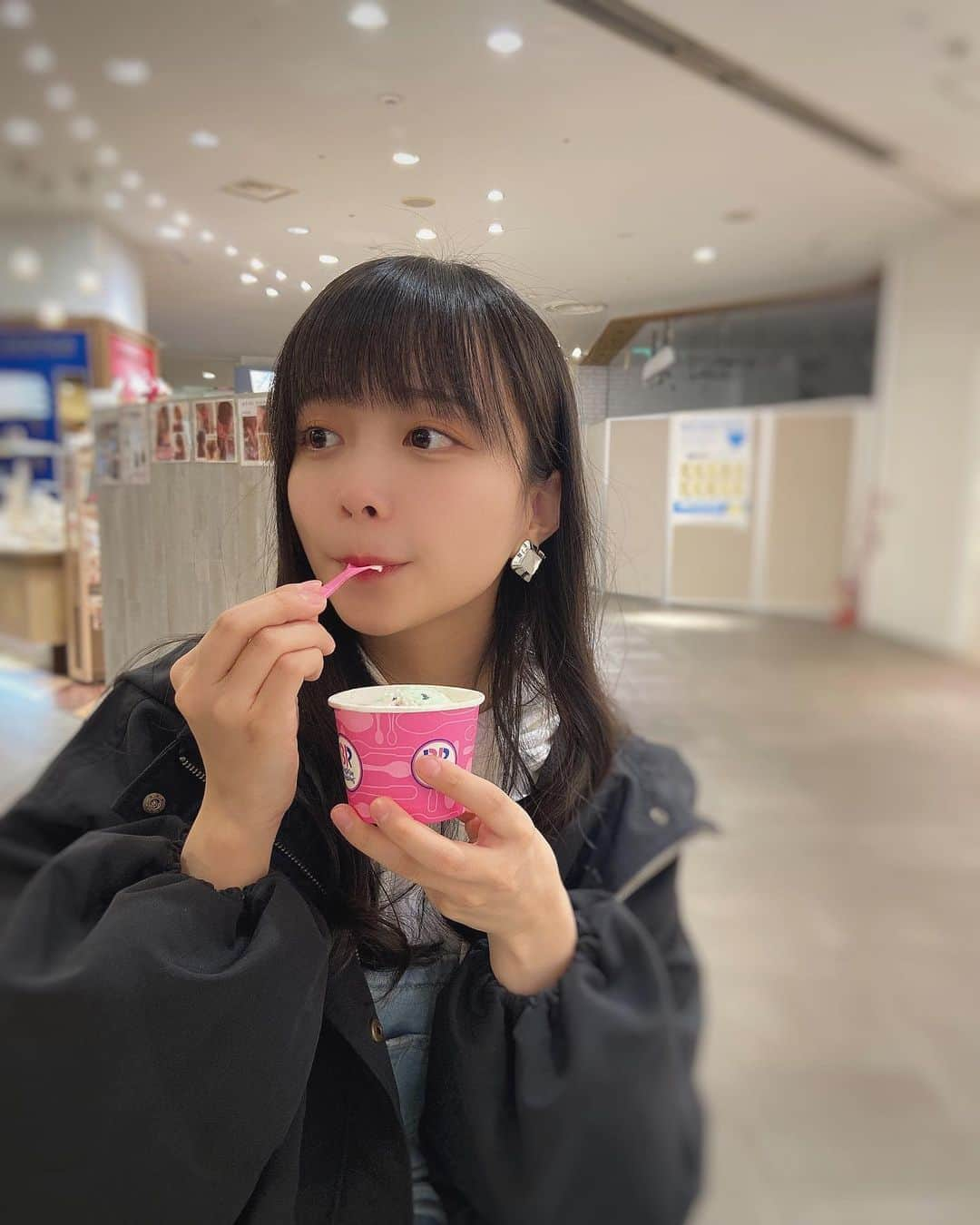 桜木ことさんのインスタグラム写真 - (桜木ことInstagram)「♡ ﻿ ﻿ サーティーワン食べたよ！🍨﻿ ﻿ ﻿ みんなは何が好きですか？﻿ ﻿ 私は断トツポッピングシャワーです😋﻿ ﻿ ﻿ #かみやど #ひらがなかみやど #桜木こと #アイドル #idol #japaneseidol」10月21日 21時33分 - koto_sakuragi