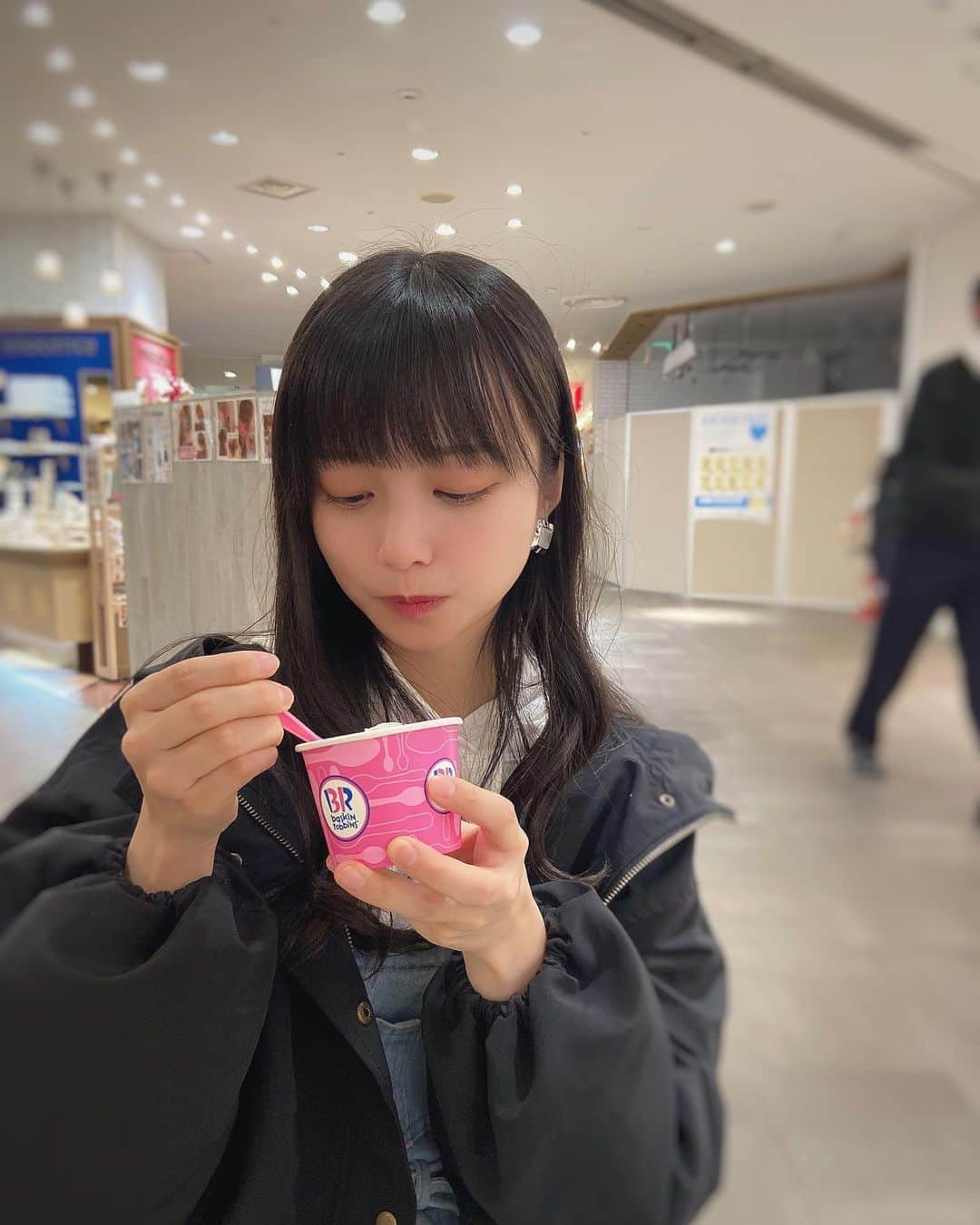 桜木ことさんのインスタグラム写真 - (桜木ことInstagram)「♡ ﻿ ﻿ サーティーワン食べたよ！🍨﻿ ﻿ ﻿ みんなは何が好きですか？﻿ ﻿ 私は断トツポッピングシャワーです😋﻿ ﻿ ﻿ #かみやど #ひらがなかみやど #桜木こと #アイドル #idol #japaneseidol」10月21日 21時33分 - koto_sakuragi