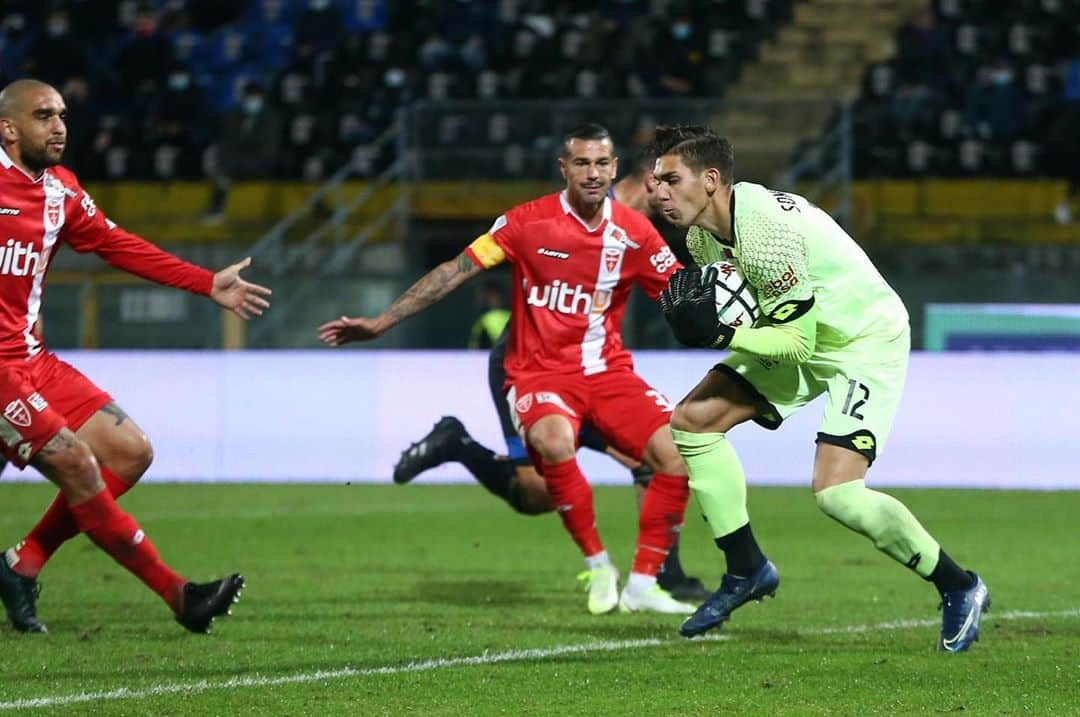 ダニエレ・ソンマリーヴァのインスタグラム：「Molto contento per l’esordio in SerieB ⚪️🔴 @acmonza #pisamonza #serieb」