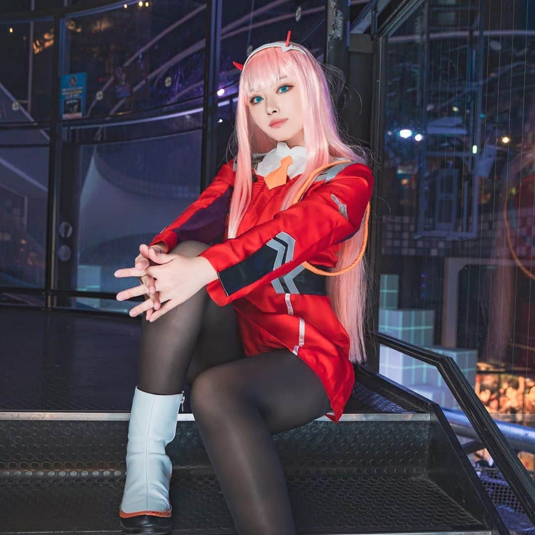 國ぽんずのインスタグラム：「※cosplay  ダーリン•イン•ザ•フランキス code：002 【ゼロツー 】 📷とうきちゅん . . #darlinginthefranxx #code002 #ダーリンインザフランキス #ゼロツー #darlinginthefranxxcosplay #cosplay #コスプレ #角色扮演 #コスプレイヤー #zerotwo #zerotwocosplay #002 #002cosplay #anime」