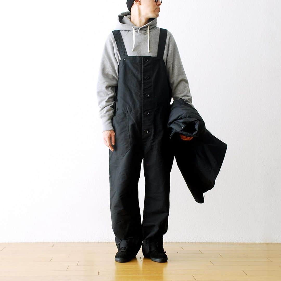 のインスタグラム：「_ Engineered Garments / エンジニアードガーメンツ "waders - double cloth" ¥45,100- _ 〈online store / @digital_mountain〉 https://www.digital-mountain.net/shopbrand/000000012582/ _ 【オンラインストア#DigitalMountain へのご注文】 *24時間受付 *15時までのご注文で即日発送 *1万円以上ご購入で、送料無料 tel：084-973-8204 _ We can send your order overseas. Accepted payment method is by PayPal or credit card only. (AMEX is not accepted)  Ordering procedure details can be found here. >>http://www.digital-mountain.net/html/page56.html  _ #NEPENTHES #EngineeredGarments #ネペンテス #エンジニアードガーメンツ _ 本店：#WonderMountain  blog>> http://wm.digital-mountain.info _ 〒720-0044  広島県福山市笠岡町4-18  JR 「#福山駅」より徒歩10分 #ワンダーマウンテン #japan #hiroshima #福山 #福山市 #尾道 #倉敷 #鞆の浦 近く _ 系列店：@hacbywondermountain _」