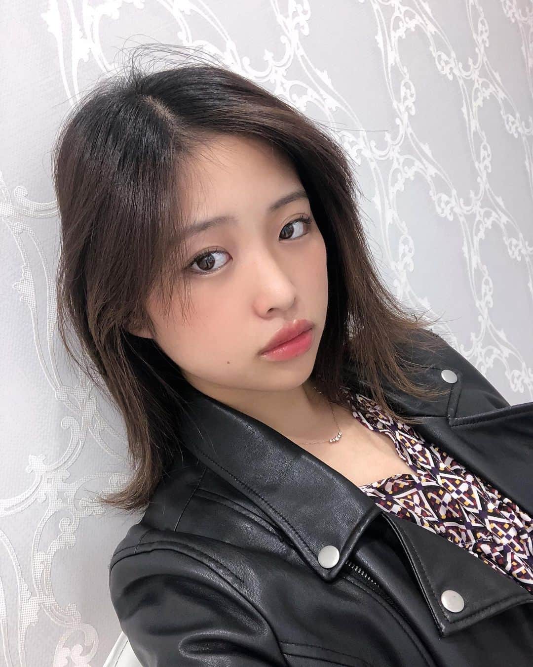石井美音奈のインスタグラム：「今日は編集day 💻 うらきすも撮り始めて、やっと編集も出来る様になったよぅー！久々にタスクが溜まってるから一気にやっちゃう❤︎ ってまだ結構かかりそう😤  その前に 東京中央美容外科上野院@tcb_ueno 橋本先生  @tcb.hashimoto の所で リフトアップ（ソノクイーン）の検査観察しに行ってきたよ！ 顔がシュッとした？！って聞かれることがあって🤭ソノクイーンのおかげかも💭 動画は前回やった時の様子💁🏻‍♀️  #リフトアップならTCB東京中央美容外科　#美容整形ならTCB東京中央美容外科　#東京中央美容外科上野院　#東京中央美容外科 #美容外科　#上野　#橋本祥平　#ソノクイーン　#HIFU　#リフトアップ　#pr　ハッシュタグ追記 #ハイフ」