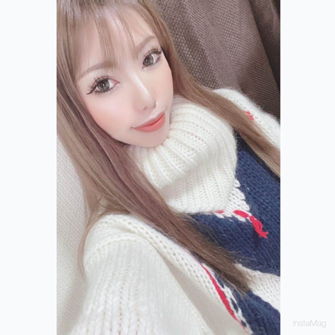 のインスタグラム：「さむさむさむ ニットあったかい🧶 #もんくれーる女子#moncler   .  #千葉キャバクラ#千葉富士見キャバ嬢#千葉富士見町キャバ嬢#千葉富士見キャバクラ#arドレス#ジュエルズドレス#コロナに負けるな#コロナに負けるな日本#オンラインキャバクラ#ファッション好きな人と繋がりたい#ヘアメイク#お家スタイル#息してる？#followｍe4 #follow4like#followtrain」