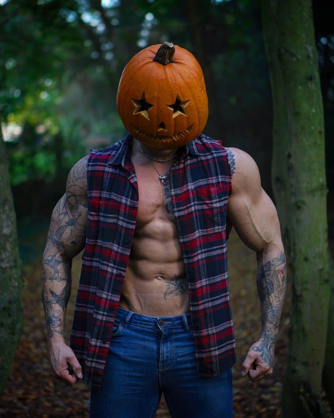 ロス・ディッカーソンさんのインスタグラム写真 - (ロス・ディッカーソンInstagram)「🎃Who thinks they should put me in a scary movie🎥 #pumpkinhead #halloween - ❗️LET’S GO, GET FASTER RESULTS WITH ME!!! Check Out My Tried, Tested & Proven Transformation Plans📚Find Out All About Them & Loads More By Clicking The Link In My Bio👉@dickersonross - #dickersonross #aesthetic」10月21日 21時56分 - dickersonross