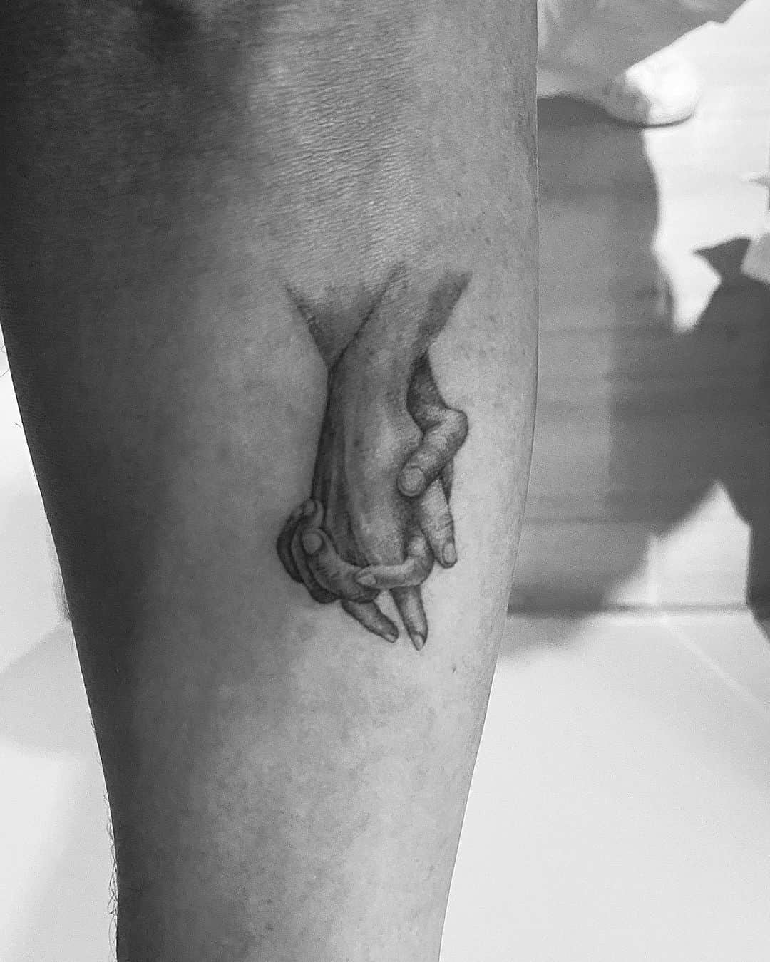 キース・パワーズさんのインスタグラム写真 - (キース・パワーズInstagram)「Got my first tatt today by the hella talented @mr.k_tattoo. Honored to sit across from you, bruh. Thank you! 🙏🏿」10月22日 8時48分 - keithpowers