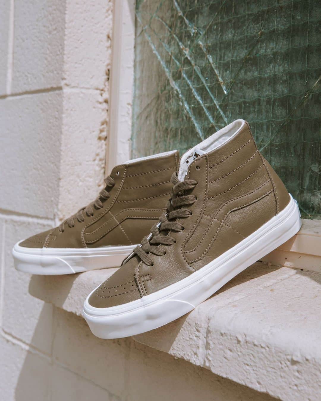 vansさんのインスタグラム写真 - (vansInstagram)「Next level neutrals: the Soft Leather Sk8-Hi Tapered in Canteen. See all the colorways at vans.com」10月22日 8時49分 - vans