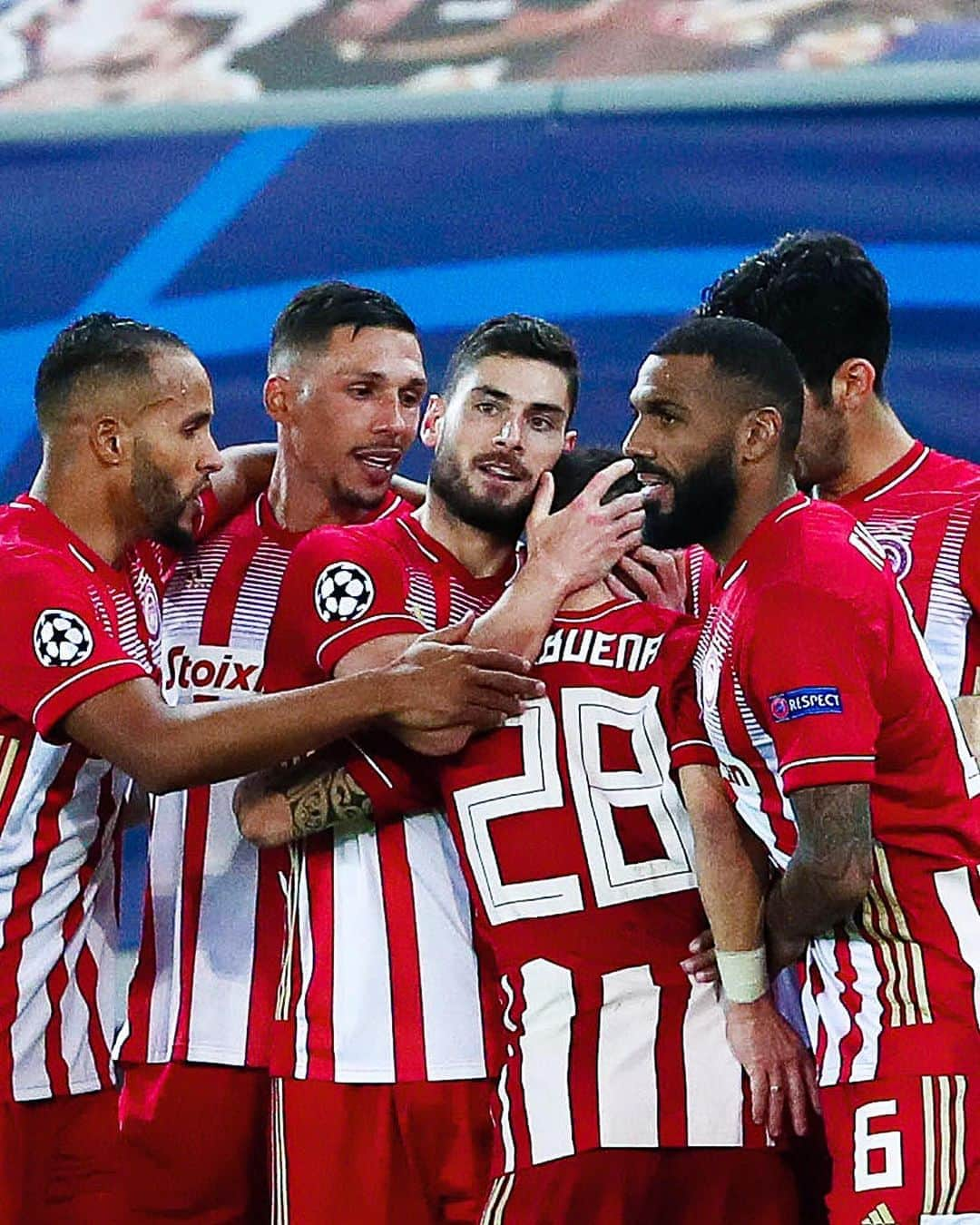 マテュー・ヴァルブエナさんのインスタグラム写真 - (マテュー・ヴァルブエナInstagram)「Great performance and a well deserved victory tonight 🔥 #UCL #WeKeepOnDreaming @olympiacosfc @championsleague」10月22日 7時26分 - mv28_officiel