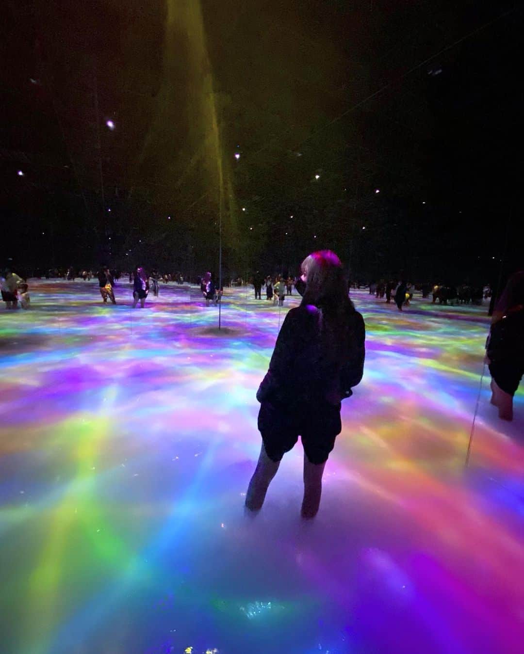 五位渕のぞみさんのインスタグラム写真 - (五位渕のぞみInstagram)「#teamLabPlanets TOKYOへ⭐️🌈✨ @teamlab.planets @teamlab  豊洲にある「水に入るミュージアム」 フォトジェニックな空間に感動しっぱなしでした😭💓✨✨ ㅤㅤㅤㅤㅤㅤㅤㅤㅤ  💙teamLab Planets TOKYO💙 東京都江東区豊洲6-1-16 （新豊洲駅の目の前） ㅤㅤㅤㅤㅤㅤㅤㅤㅤ ✅開催期間 開催中～2022年末までの期間限定 ㅤㅤㅤㅤㅤㅤㅤㅤㅤ ✅営業時間 平日　10:00～19:00 休日　9:00～19:00 ㅤㅤㅤㅤㅤㅤㅤㅤㅤ ✅料金 ＜2020/6/13～入場分＞エントランスパス 大人（18歳以上）：3,200円 学割（大学生・専門学生）：2,500円 学割（中学生・高校生）：2,000円 小人（4歳～12歳）：800円 シニア（65歳以上）：2,400円 障がい者割引：1,600円 ㅤㅤㅤㅤㅤㅤㅤㅤㅤ ————————————————————————  🎫お得なクーポン🎫 ㅤㅤㅤㅤㅤㅤㅤㅤㅤ 公式サイトにて使用できる期間限定クーポンで チケット代30%OFF！大人チケットの場合、　3,200円→2,240円に！！  ▼クーポンコード planets  ▼対象入場期間 2020/10/1(木)~2021/2/28(日)  ▼使用方法： チームラボプラネッツ（豊洲）の公式サイトで チケット購入時にクーポンコード「planets」を 入力し「適用」ボタンを押すと、割引価格で購入可😭ㅤㅤㅤㅤㅤㅤㅤㅤㅤㅤㅤㅤㅤㅤㅤㅤㅤㅤ 東京に２つのチームラボ💫 💟地図のないミュージアム(お台場) 　　👉「チームラボボーダレス」 💟水に入るミュージアム(豊洲） 　　👉チームラボプラネッツ ㅤㅤㅤㅤㅤㅤㅤㅤㅤ ㅤㅤㅤㅤㅤㅤㅤㅤㅤ お台場と豊洲の2つの「チームラボ」は 「お台場は子ども向け、豊洲は大人向け」と聞くのですが、豊洲も水に入る作品があるなどお子さんでも 十分楽しめる空間だなぁーと思いました👦💗👧 ㅤㅤㅤㅤㅤㅤㅤㅤㅤ 両方のアート世界を体感してみるのも良さそ🥰❤️ ㅤㅤㅤㅤㅤㅤㅤㅤㅤ 足の骨折が治ったらゼッタイお台場も行きたい😆🎶 ㅤㅤㅤㅤㅤㅤㅤㅤㅤ ㅤㅤㅤㅤㅤㅤㅤㅤㅤ ㅤㅤㅤㅤㅤㅤㅤㅤㅤ  ㅤㅤㅤㅤㅤㅤㅤㅤㅤ ㅤㅤㅤㅤㅤㅤㅤㅤㅤ ㅤㅤㅤㅤㅤㅤㅤㅤㅤ  ㅤㅤㅤㅤㅤㅤㅤㅤㅤ ㅤㅤㅤㅤㅤㅤㅤㅤㅤ ㅤㅤㅤㅤㅤㅤㅤㅤㅤ  ㅤㅤㅤㅤㅤㅤㅤㅤㅤ ㅤㅤㅤㅤㅤㅤㅤㅤㅤ ㅤㅤㅤㅤㅤㅤㅤㅤㅤ  #チームラボプラネッツ #チームラボ豊洲 #pr #トリドリベース #豊洲 #新豊洲 #フォトジェニック #팀랩 #팀랩라이프 #art #digitalart #waterart #japan #visitjapan #tokyo #toyosu #instaart #photogenic #teamLabBorderless #teamLab无界 #teamLab无界上海 #teamLabShanghai #デジタルアート #デートスポット #チームラボボーダレス #豊洲デート @teamlab_borderless @teamlab.planets @teamlab_borderless_shanghai」10月22日 7時19分 - nonnon0319