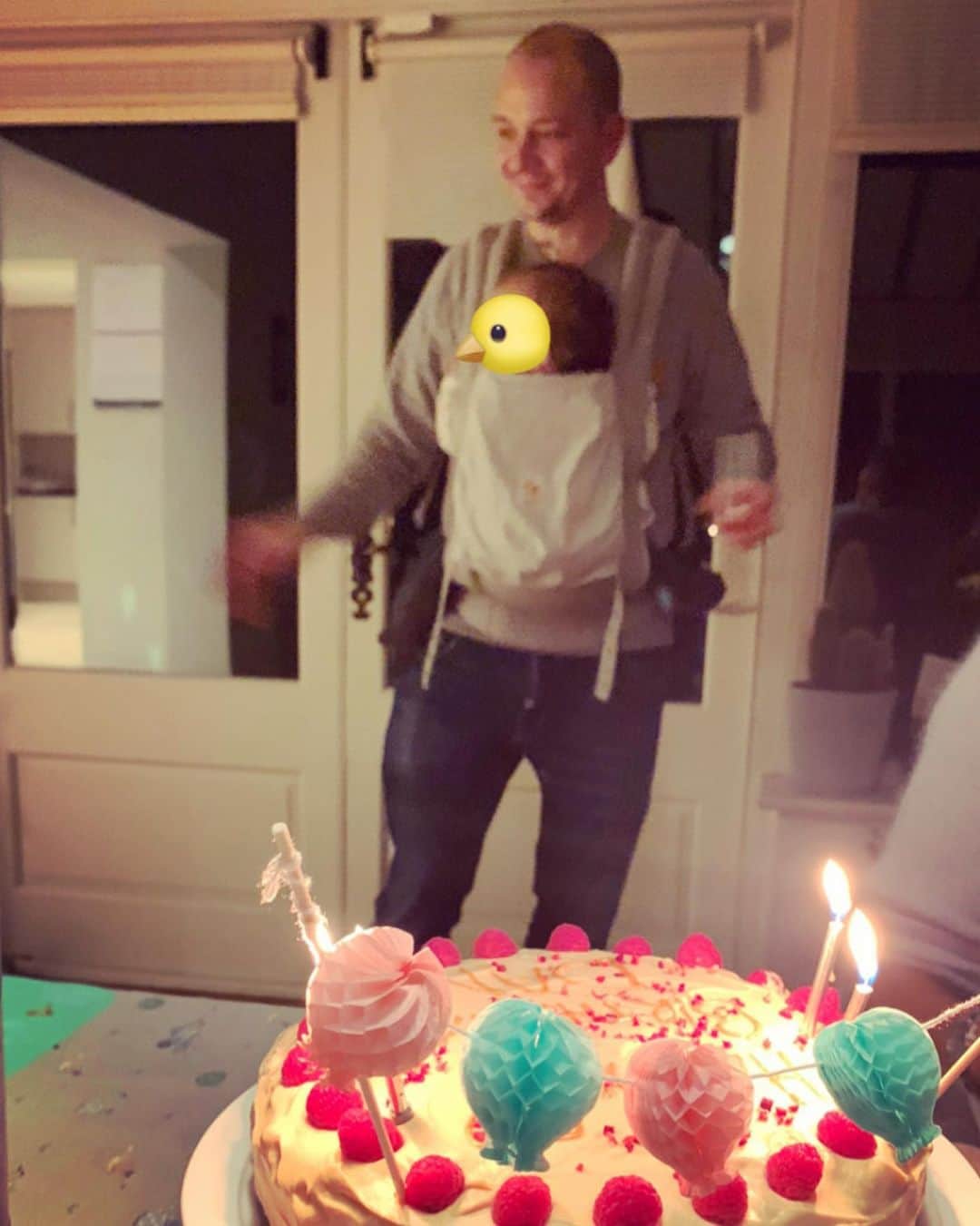 ダイアナ湯川さんのインスタグラム写真 - (ダイアナ湯川Instagram)「Happiest of birthdays to this one... our favourite person - oh how your girls love you so 🤍 . . . #happybirthday #birthday #hubby #papa #father #love #family #pumpkins #friends #memories」10月22日 7時21分 - diana.yukawa