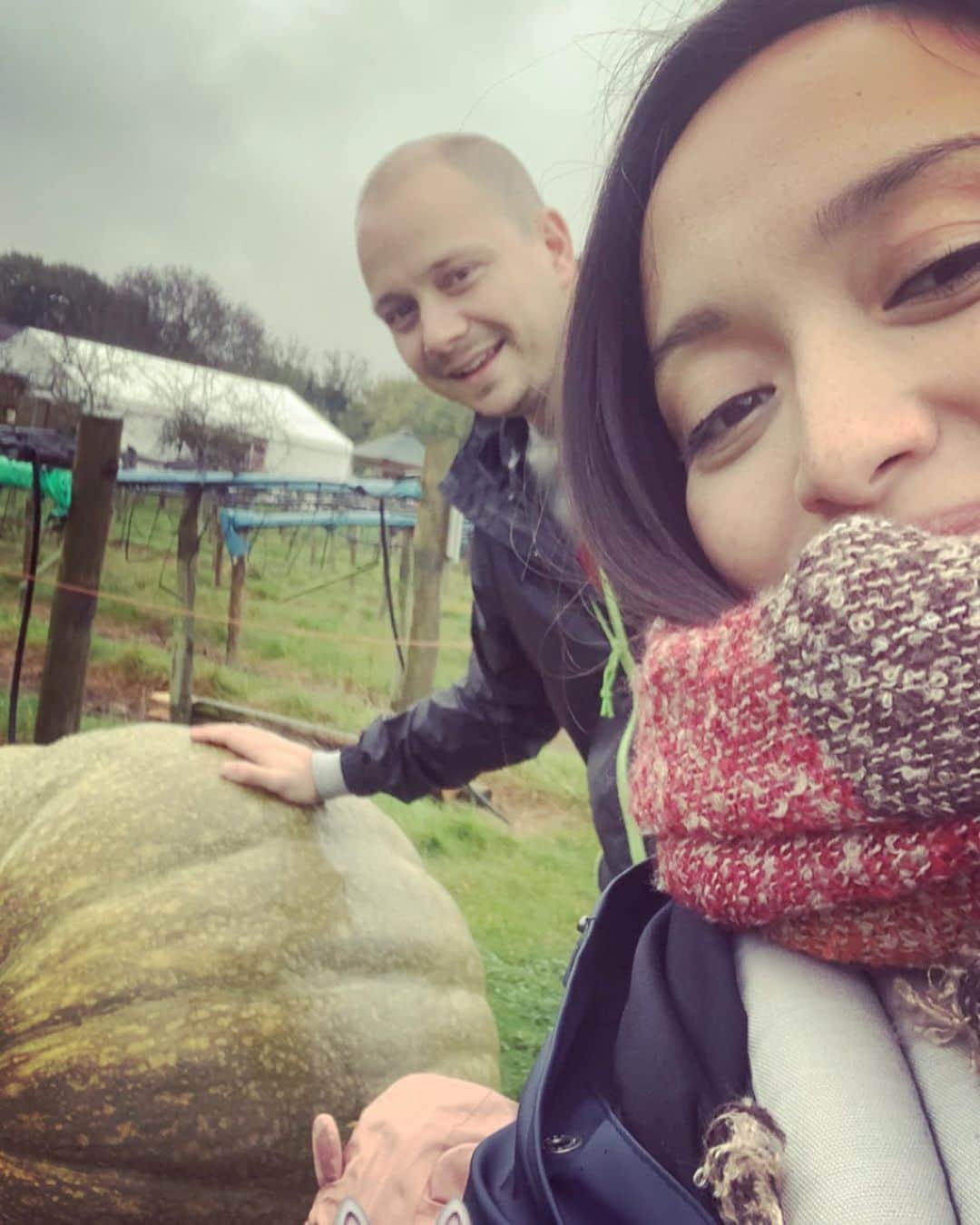 ダイアナ湯川さんのインスタグラム写真 - (ダイアナ湯川Instagram)「Happiest of birthdays to this one... our favourite person - oh how your girls love you so 🤍 . . . #happybirthday #birthday #hubby #papa #father #love #family #pumpkins #friends #memories」10月22日 7時21分 - diana.yukawa
