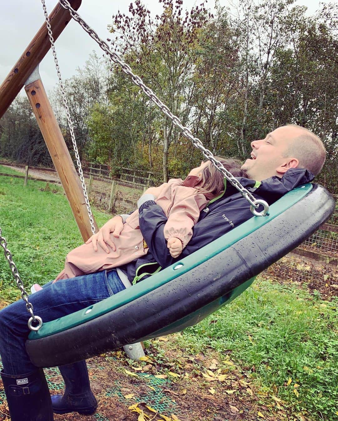 ダイアナ湯川さんのインスタグラム写真 - (ダイアナ湯川Instagram)「Happiest of birthdays to this one... our favourite person - oh how your girls love you so 🤍 . . . #happybirthday #birthday #hubby #papa #father #love #family #pumpkins #friends #memories」10月22日 7時21分 - diana.yukawa