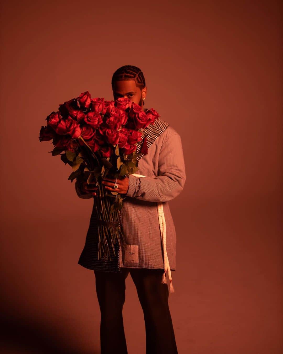 ビッグ・ショーンのインスタグラム：「I musta bought you 10,000 flowers🌹🌹🌹  REPLACE ME video out now @Nas @dontoliver @hitboy n Me #DonLife🌍」