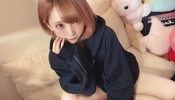 みったんのインスタグラム：「Recent favorite hoodie😙  #youtube #youtuber #hoodie #fashion #clothes #gamer #japan #japanesegirl」