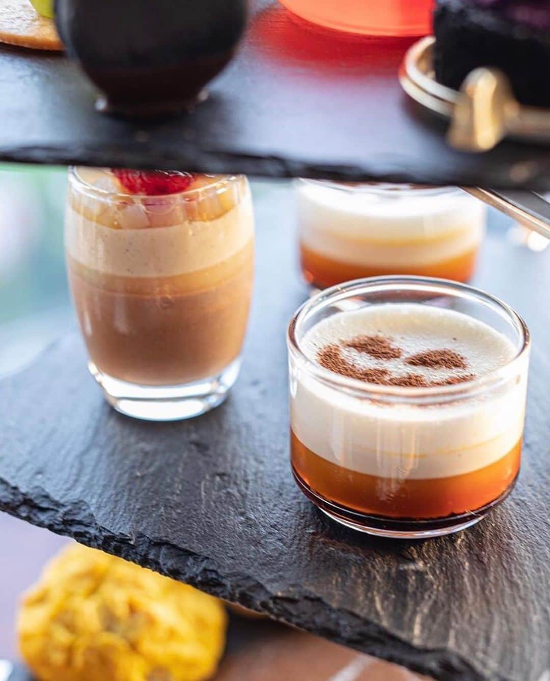 新横浜プリンスホテルさんのインスタグラム写真 - (新横浜プリンスホテルInstagram)「10/31(土)までのハロウィーンアフタヌーンティー🎃ホテル最上階で優雅な時間を✨ . @yumerin_sweets さま、素敵な写真ありがとうございました😊 . . .   ⁣ #新横浜プリンスホテル#プリンスホテル#新横浜#横浜#アフタヌーンティー#ホテル#眺め #トップオブヨコハマ#女子会#スイーツ#スイーツ巡り #ハロウィーン #ティータイム#紅茶#ヌン活 #ヌン茶 #神奈川食材 #さがみっこ #地産地消 #ハロウィーンアフタヌーンティー #絶景レストラン #ムービージェニック⁣ #shinyokohamaprincehotel#princehotel#shinyokohama#yokohama#hotel #halloween #afternoontea #topofyokohama」10月22日 7時52分 - shinyokohamaprincehotel
