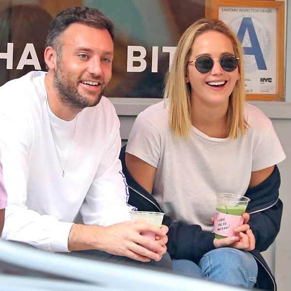 E! Onlineさんのインスタグラム写真 - (E! OnlineInstagram)「One year after tying the knot, Jennifer Lawrence gave a rare look inside married life—and revealed the one regret she has about her bachelorette party. See her find the silver lining at the link in our bio. (📷: Splash News)」10月22日 8時16分 - enews