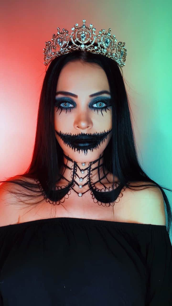 Claudia Alendeのインスタグラム：「@bangenergy  Follow the inventor @bangenergy.ceo #halloween #halloweenmakeup #bangenergy #energydrink」