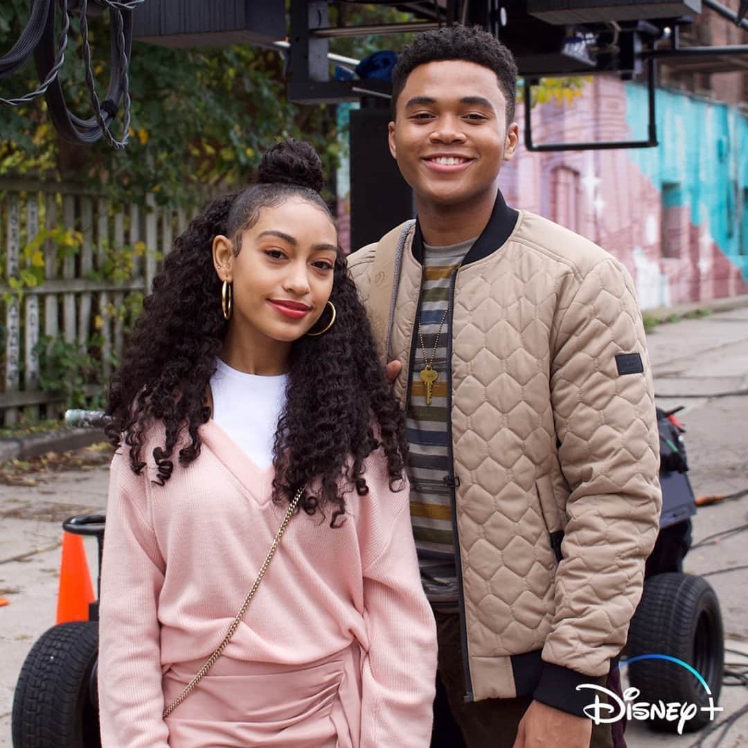 Disneyさんのインスタグラム写真 - (DisneyInstagram)「Out with the glass slippers, in with the sneakers. #Sneakerella, an Original Movie starring Chosen Jacobs, Lexi Underwood, four-time NBA Champion John Salley, and more, is now in production and coming to #DisneyPlus next year.」10月22日 8時29分 - disney