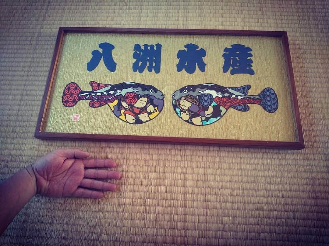 青木文明さんのインスタグラム写真 - (青木文明Instagram)「#河豚 #ふぐ #プレゼント  #結婚 #結婚式 #記念 ﻿ #Atelier武蒼﻿﻿﻿﻿﻿﻿ #切り絵 #青木文明 #九州 #鹿児島 #いちき串木野  #鹿児島アート #手仕事 #紙技 #世界に一つ  #動物園と一緒に仕事がしたい ﻿﻿﻿﻿﻿﻿ #結婚式ウェルカムボード #ウェルカムボード #ブライダル #ウェディング #結婚祝い  #artgallery ﻿﻿﻿﻿ #gallery #japanart #designer #artist #kirie  御予算に応じて作品製作は対応いたします。 御気軽にご相談ください。 近々の納期の場合はお引き受け出来ない場合がございます。」10月22日 8時34分 - musou23