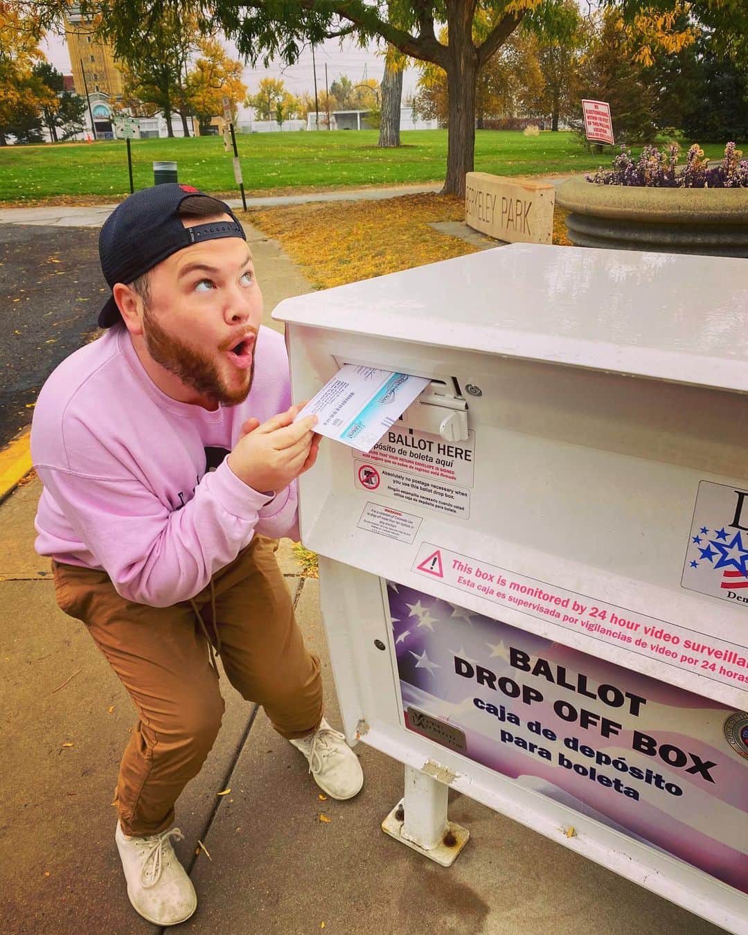ドミニク・バーンズのインスタグラム：「#VOTE #2020」