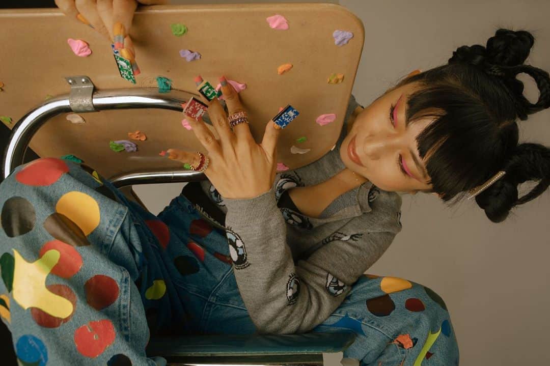 Mei Kawajiriさんのインスタグラム写真 - (Mei KawajiriInstagram)「Thank u for having me as back to school girl and Nails💅😜 “I love put chewing gum under the table, it’s my secret collection 💓”  Photographer @ohmynessa  @nailsbymei in @balenciaga for @nylonchina 🌎 ~ styled by @yutsao, makeup by @asamimatsuda, hair by @chika_nishiyama, set by @elisiamirabelli, lighting by @beejamest」10月21日 23時47分 - nailsbymei