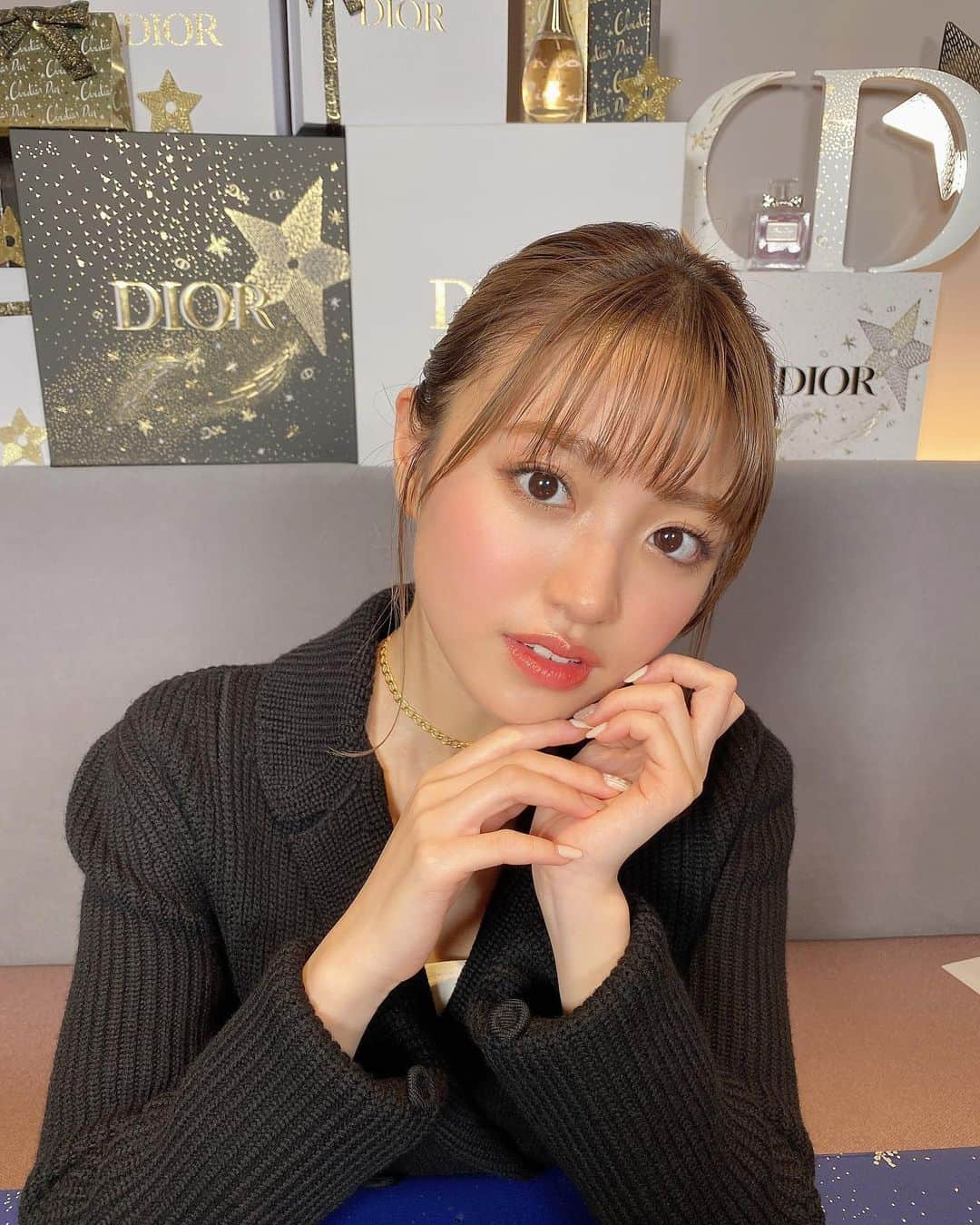 香音さんのインスタグラム写真 - (香音Instagram)「DiorBeautyJapan Twitterライブ配信有難うございました♡ とても素敵なクリスマスコレクション、一足お先に体験させていただきました♡ . トップメイクアップアーティストの池山さんに新作のクリスマスコスメを紹介してもらいながら、メイクしました💋 . 素敵なコスメに囲まれてとても幸せな時間でした♡ . お洋服は明日アップしますね〜 #Dior#diormakeup  #DiorBeautyJapan」10月21日 23時50分 - kanon420_official