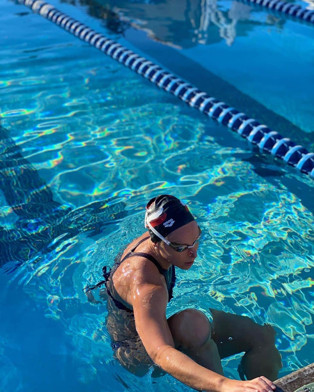 Julieのインスタグラム：「At the pool last night, I was asked what D1 program I’m in #swimmingkeepsyouyoung . . . #arenawaterinstinct #swimmer #summerjulep #swimming #swim #swimlife #swimmerslife #loveswimming #swimmersofinstagram #mastersswimming #instaswimmer #usaswimming #swimtraining #myswimpro #swimsmarter #swimfit #itsaswimmerthing」