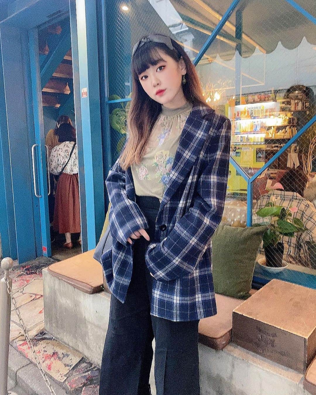 NaNaHoのインスタグラム：「間もなく24時をお知らせします〜〜  오늘 10시간은 잣는데 아직 졸린건 좀 문제가 잇음...안약이랑 꽤 친해짐.」