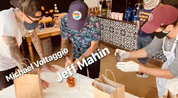 のインスタグラム：「Yo. @jeffmahin just casually walked into @shappypretzel and blew our minds. Try it yourself this Saturday.  #TheShappySplit @splitnutrition」