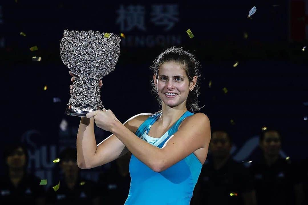 WTA（女子テニス協会）さんのインスタグラム写真 - (WTA（女子テニス協会）Instagram)「❤️. @julia.goerges ・・・ TIME TO SAY GOODBYE 💭✍️🎾  . . Dear Tennis,   I am writing to you, because I am ready to say “Goodbye”. When I started playing tennis at the age of 5, I would never have thought that we would go such a long way together.   You have given me so many different types of emotions throughout our journey and I am very thankful for everything you have shown and taught me. I learnt how to deal with the toughest losses but also enjoy the most amazing wins of my career, to fight back many times when I was struggling with you and through it all we never lost sight of our dreams.   I always knew how I would feel when it is time to say goodbye to you, and that moment has arrived. I am ready to close the tennis chapter of my life and open a new one, which I am really excited about.   Thank you for everything you have given me. You will stay forever in my heart ❤️  Yours, Jules   P.S. Huge thank you to my family, friends, team, sponsors and fans for supporting and believing in me always, I couldn’t have done it without you. . . Liebes Tennis,  ich schreibe Dir diese Zeilen, weil ich bereit bin mich von Dir zu verabschieden. Als ich mit 5 Jahren mit Dir angefangen habe, hätte ich niemals gedacht, dass wir einen so langen Weg zusammen gehen. Du hast mir so viele verschiedene Emotionen auf unserer Reise beschert und ich bin sehr dankbar für alles was Du mir gezeigt und beigebracht hast.  Ich habe gelernt mit den härtesten Niederlagen umzugehen- die größten Siege meiner Karriere zu genießen- wiederzukommen als ich mit Dir gekämpft habe und nie aufzugeben meine Träume zu verwirklichen. Ich habe immer gewusst, dass ich es fühlen werde, wenn der richtige Zeitpunkt gekommen ist, zu Dir Tschüss zu sagen - der Moment ist da. Ich bin bereit das Kapitel Tennis zu schließen und ein Neues aufzumachen, worauf ich mich sehr freue.  Vielen Dank für alles, was Du mir gegeben hast- Du wirst für immer in meinem Herzen sein ❤️   Deine Jule  P.S. Ein großes Dankeschön auch an meine Familie, Freunde, Team, Sponsoren und Fans. Ihr habt immer an mich geglaubt und ohne Eure Unterstützung hätte ich es nicht geschafft . . 📷 Credits- #1:Parents #2: @porschetennis #3: @jimmie48」10月22日 0時09分 - wta