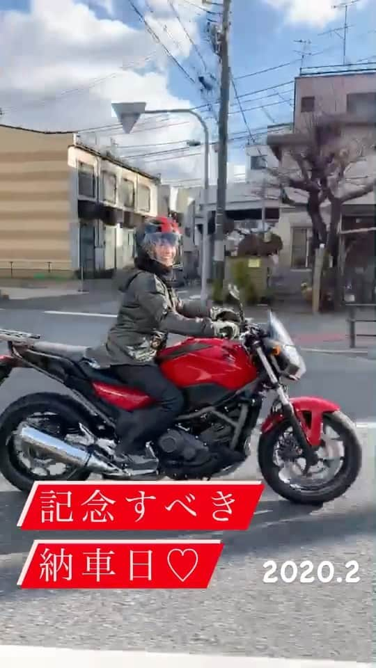 きのせひかるのインスタグラム：「納車した直後 レッドバロン西淀川店から帰るところ🏍❤️  初心忘るべからず。 出逢った頃のトキメキよ永遠に…✨  #alexandros #champagne #ワタリドリ #tiktok #リール #バイク納車 #バイク #納車 #HONDA #ホンダ #ホンダバイク #nc700s #redbaron #レッドバロン #街乗り #touring #ツーリング #バイク女子 #バイク乗り  #smile #rider #笑顔 #ライダー #バイク好きな人と繋がりたい  #バイクのある生活 #バイクのある風景  #バイクが」