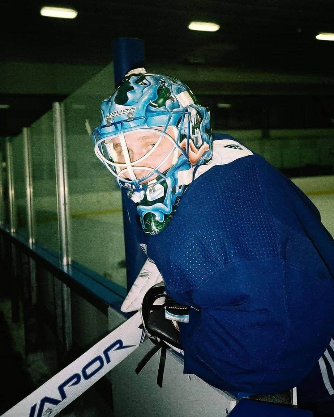 NHLさんのインスタグラム写真 - (NHLInstagram)「Elias Pettersson: Playmaker ✅ Goalscorer ✅ Trendsetter ✅ Goalie...?  (📸: @_eliaspettersson)」10月22日 0時03分 - nhl