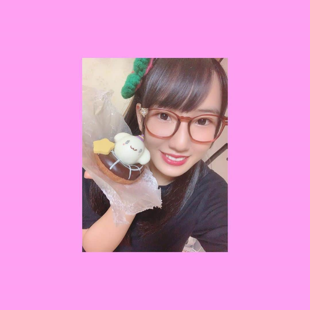 蒼井乃々愛のインスタグラム：「シナモロールのドーナツ食べたよー😊✨  可愛いくてなかなか食べれなかったけど、ちゃんと食べました😋😋  ほうじ茶味のドーナツも食べたんやけどそっちも美味しかった🤎  #フロレスタ #ドーナツ #シナモロール #シナモン #メガネ女子 #メガネっ子 #アイドル」