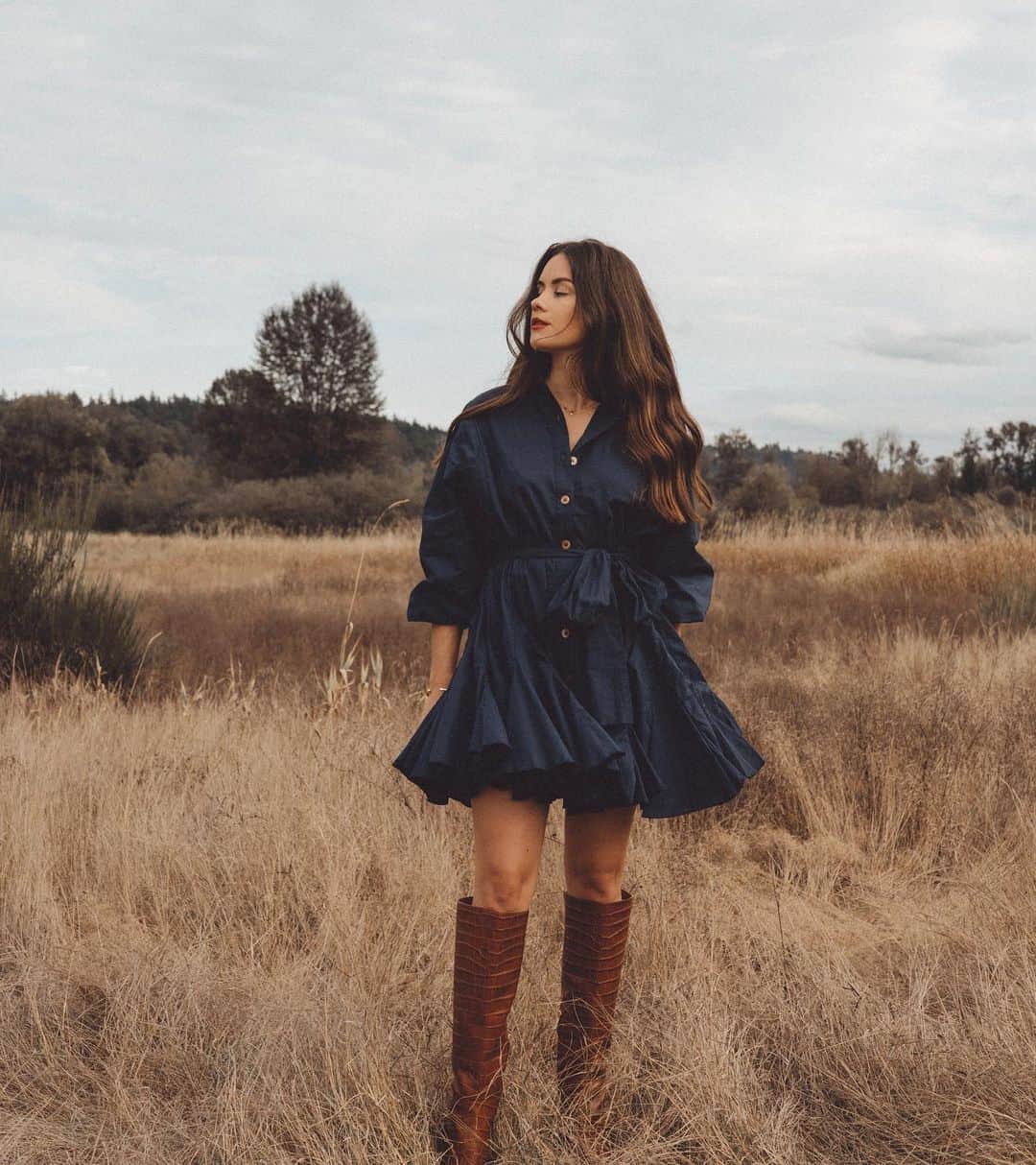 のインスタグラム：「When it comes to fall dresses, it’s all about a flared cotton silhouette in a rich hue—just ask @sarahchristine in @shoprhode and discover more styles from The Cotton Shop at Saks. Check out our IG Stories to see more @discovercotton looks from Sarah. #SaksStyle」