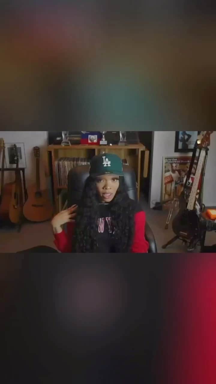 ビリー・レイ・サイラスのインスタグラム：「Need a little happy? Crank this up #mamakush #JEDremix @cokah_ @princewonda」