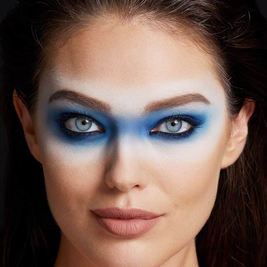 Maybelline New Yorkさんのインスタグラム写真 - (Maybelline New YorkInstagram)「Try on @emilydidonato’s superhero look using our NEW Halloween filters!🦸‍♀️ Find them on our profile under the filter icon or by searching ‘Maybelline’ on your stories. Here, Emily is wearing our #colorstrike eyeshadow pen in ‘Ace’, #browextensions pomade crayon, #superstaymatteink in ‘driver’, & Tattoo Studio gel pencil in ‘polished white’, ‘striking navy’, & ‘deep onyx’. #mnyitlook」10月22日 0時23分 - maybelline