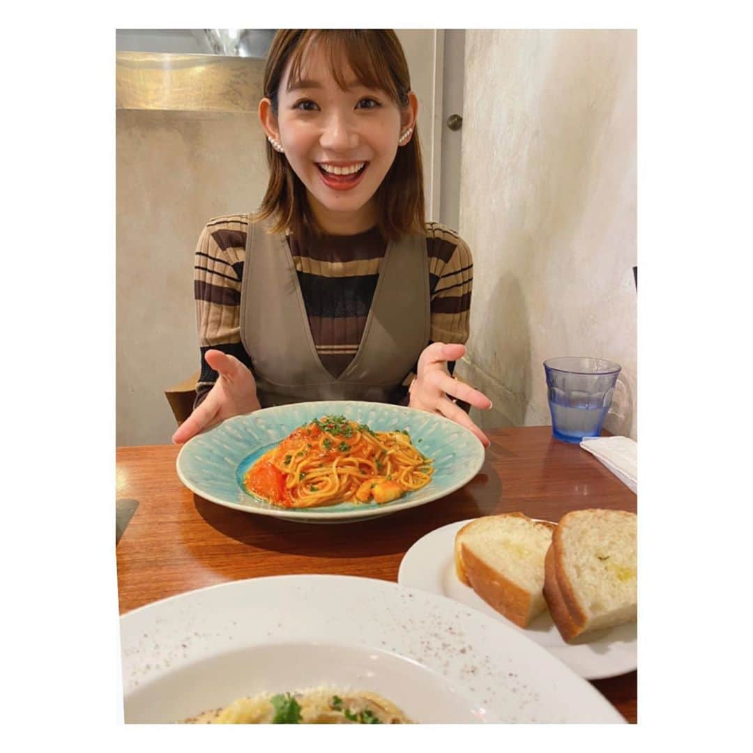 伊藤舞さんのインスタグラム写真 - (伊藤舞Instagram)「🐓 先日のまりなちゃん。 . 会社でほとんど 会えなくなってしまったので ランチで再会しました♡ . ゆっくり話すのは2週間ぶり。 でも、たった2週間ぶりなのに 話題が尽きず、時間が足りませんでした。笑 . 歳の差を全く感じさせない 先輩思いの後輩です。 . . #小林茉里奈 #実は　 #一回り離れてる #バリはや #毎朝頑張ってます #しっかりものの後輩」10月22日 0時35分 - maiito_fbs