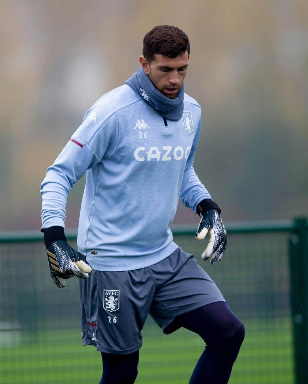 ダミアン・マルティネスさんのインスタグラム写真 - (ダミアン・マルティネスInstagram)「Trying to improve everyday @avfcofficial  Intentando mejorar todos los días 💪🧤 @adidasfootball」10月22日 0時28分 - emi_martinez26