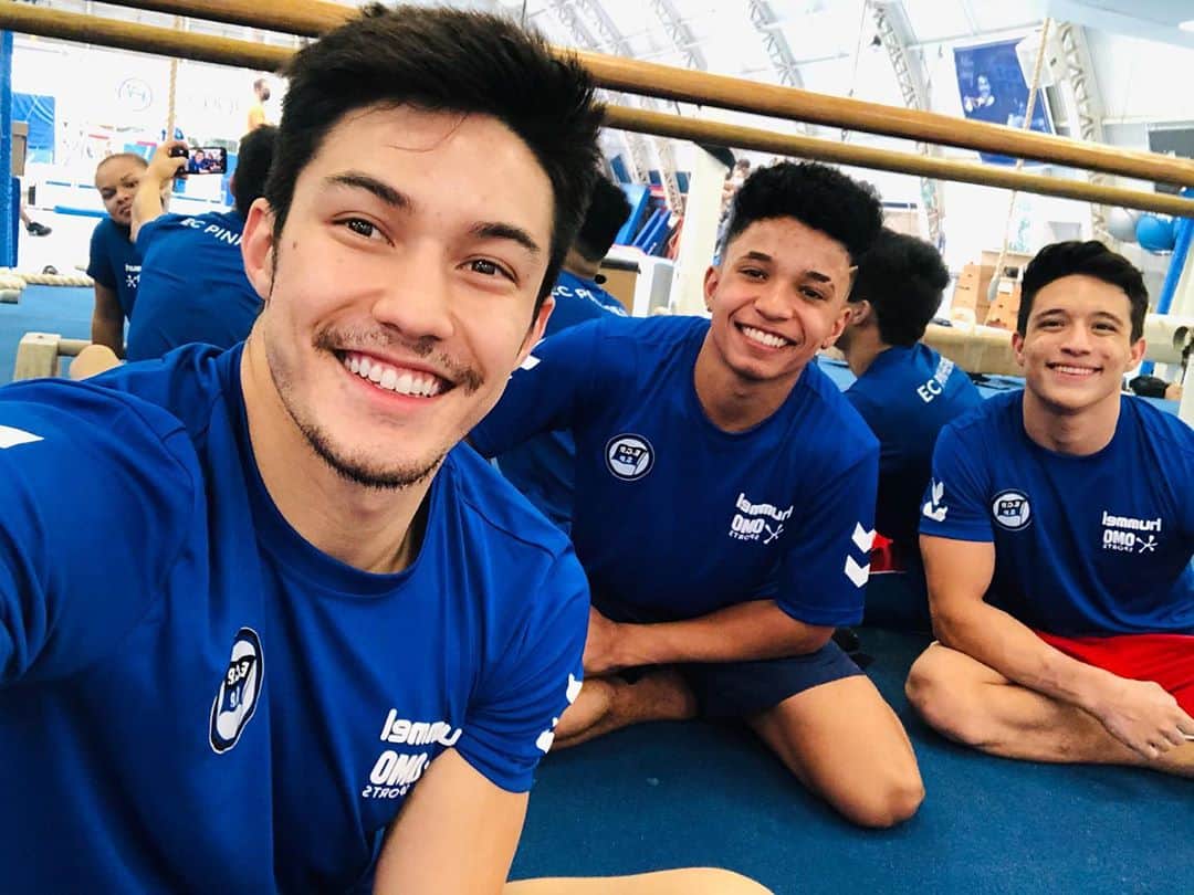 のインスタグラム：「A base vem forte 🙏🏻 💪🏻🤪 . . . #selfie #team #friends #2geraçao #geraçaoTiktok  #EsporteClubePinheiros #ComitêOlimpicoBrasileiro #COB #Caixa #Cbg #BolsaPodio  #ForçasNoEsporte #Cda #Petrobras #TimePetrobras #Aminovital #TimeAjinomoto」