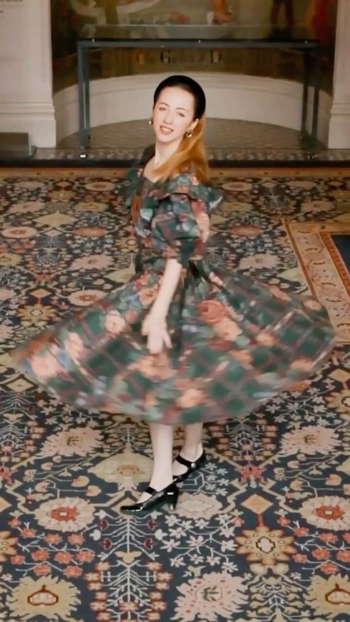 ベッキー・クルーエルのインスタグラム：「running late to the ball... 💭 dress handmade by me, exploring st pancras renaissance hotel 🤩 with my gorgeous friend @connieglynn who shot this video for me 🙏❤️」