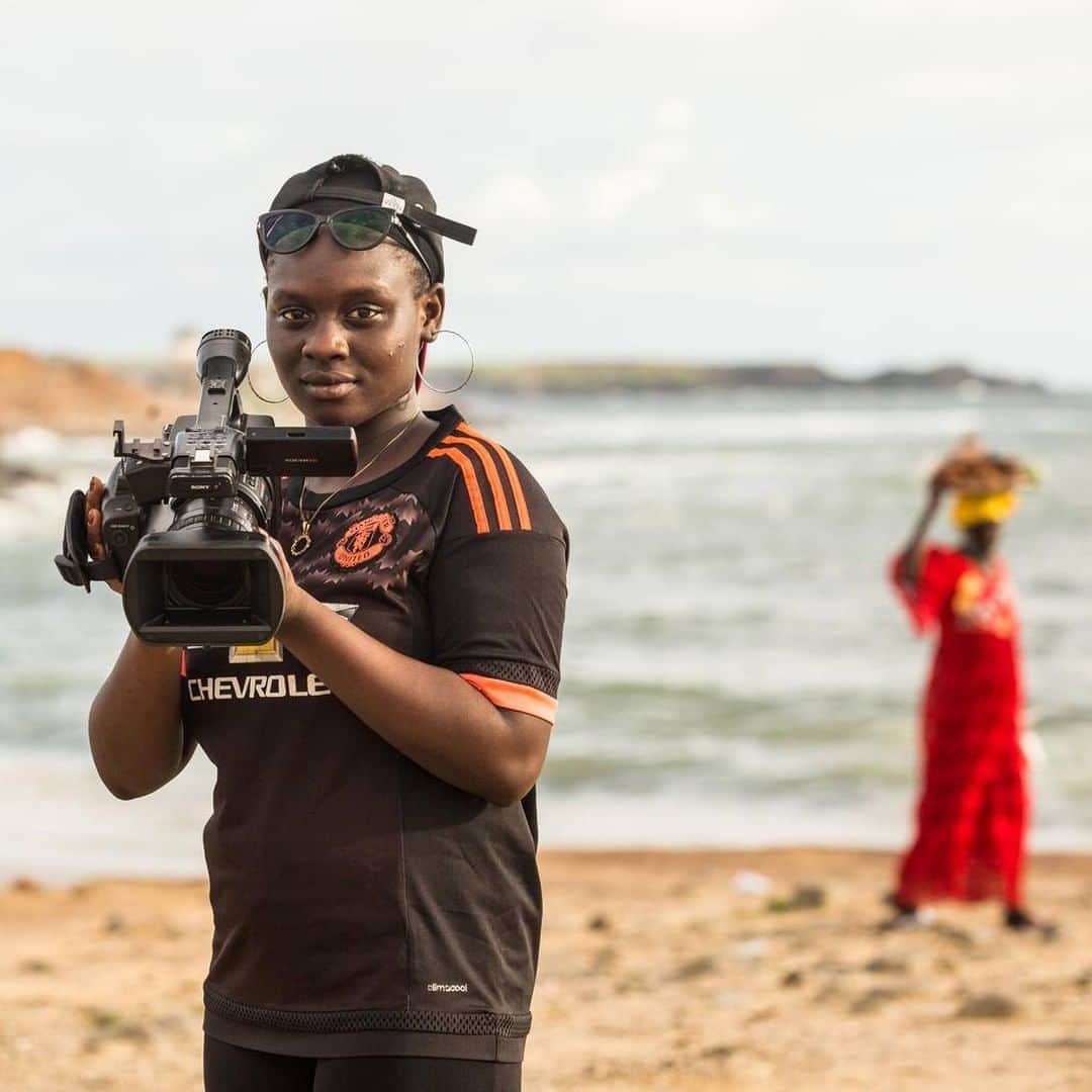 unicefさんのインスタグラム写真 - (unicefInstagram)「Even before a pandemic locked them down, gender stereotypes locked many girls in, confining their future prospects. But girls around the world are taking charge. From an 18-year-old filmmaker sharing stories of violence in Senegal, to a 17-year-old robotics champion in Afghanistan, teen girls are leading the way. #GenerationEquality © UNICEF/UNI363804/Aryan I © UNICEF/UNI363224/Tremeau I © UNICEF/UNI363374/Schermbrucker I © UNICEF/UNI363604/Arcos」10月22日 0時45分 - unicef