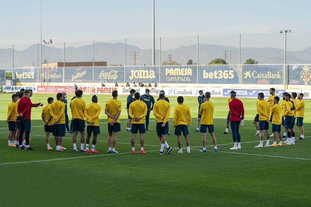 ヘロニモ・ルジのインスタグラム：「Todo listo para mañana! 💪🏻 @villarrealcf @europaleague 🇪🇺💛」