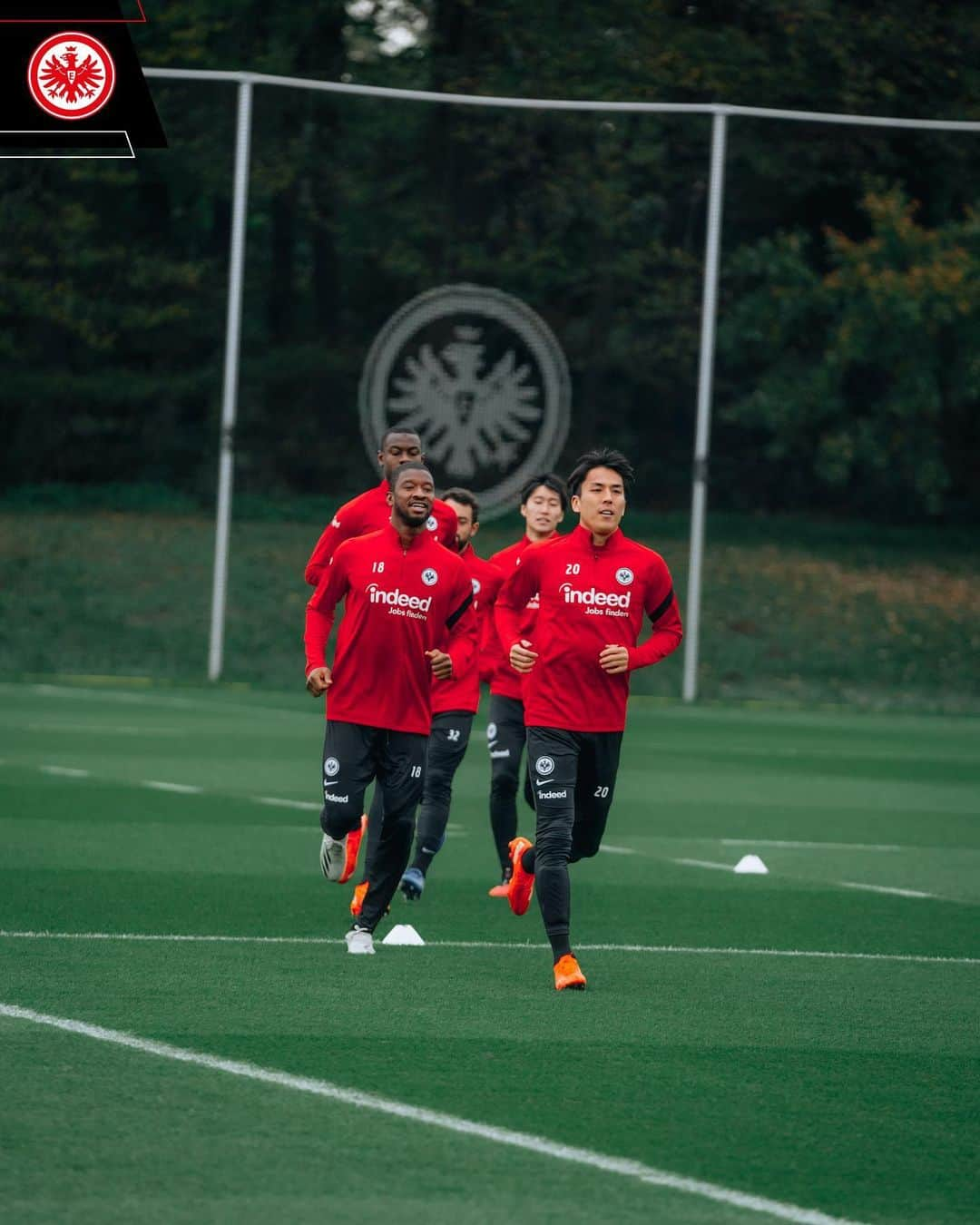 アイントラハト・フランクフルトさんのインスタグラム写真 - (アイントラハト・フランクフルトInstagram)「at work... ✌️ • • #sge #eintracht #frankfurt #eintrachtfrankfurt」10月22日 0時54分 - eintrachtfrankfurt