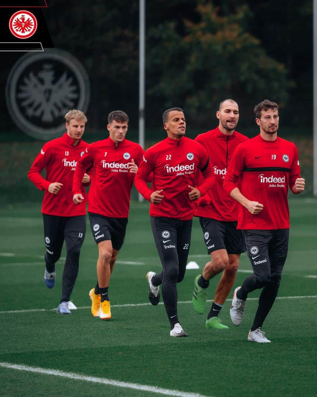 アイントラハト・フランクフルトさんのインスタグラム写真 - (アイントラハト・フランクフルトInstagram)「at work... ✌️ • • #sge #eintracht #frankfurt #eintrachtfrankfurt」10月22日 0時54分 - eintrachtfrankfurt