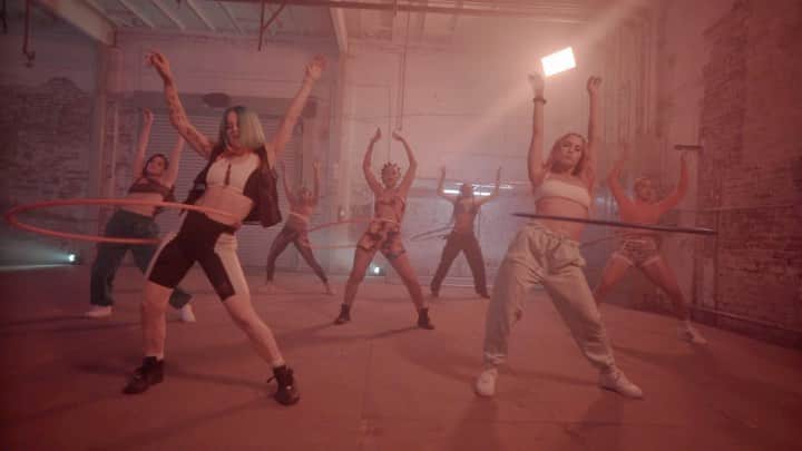 メジャー・レーザーのインスタグラム：「NEVA SEEN A DANCE VIDEO LIKE THIS 😱 21 LAZER GYALS X OH MY GAWD DANCE VIDEO OUT NOW」